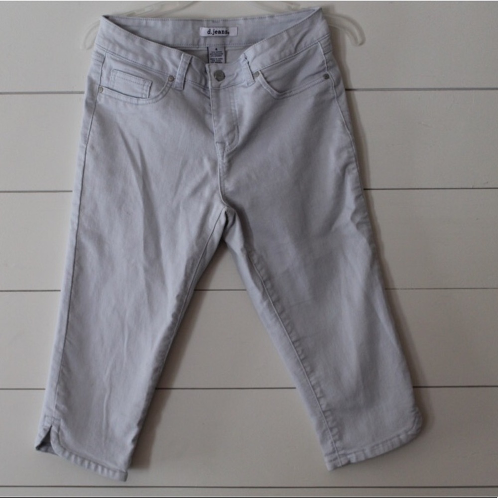 Cropped light wash jeans